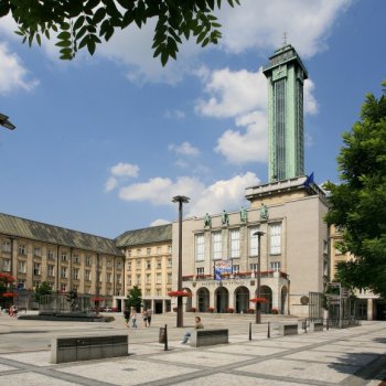 Nová radnice – Neues Rathaus mit Aussichtsturm (Quelle: Wikipedia)